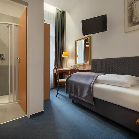 Season Three Stars Hotel 3*