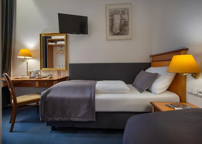 Season Three Stars Hotel