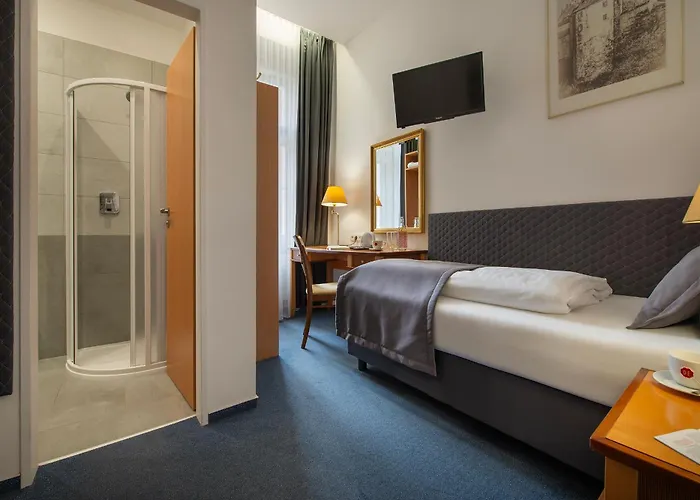 Season Three Stars Hotel 3*