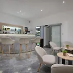 Season Three Stars Otel