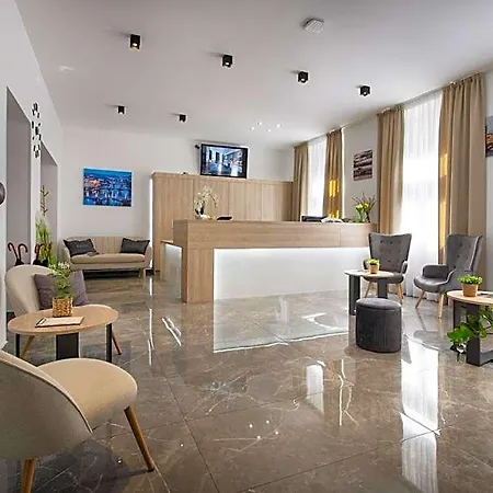 Season Three Stars Hotel