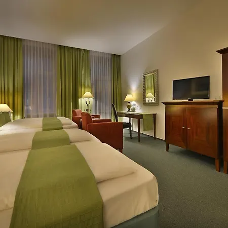 Season Three Stars Hotel