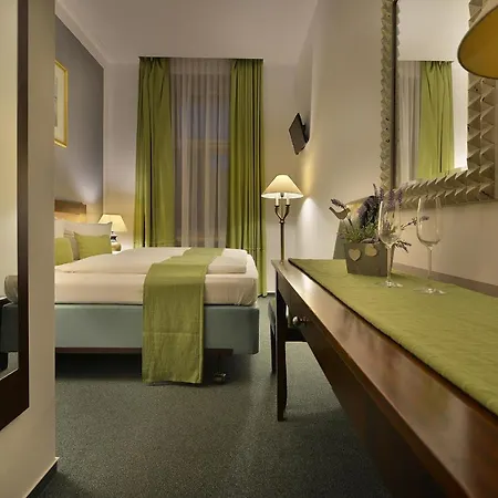 Hotell Season Three Stars Prag